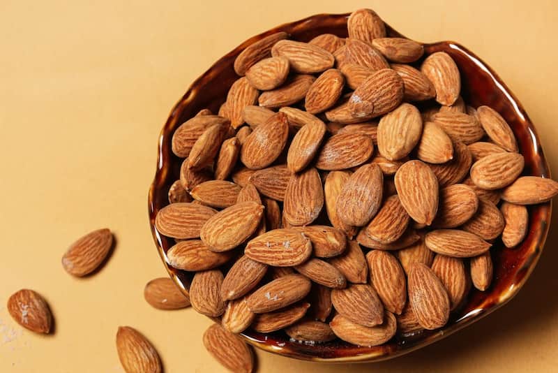 بادام مامایی درجه یک با دانه های یکدست و طعم طبیعی